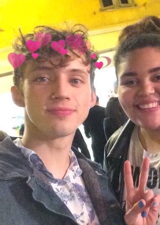 troyewithearts tweet picture