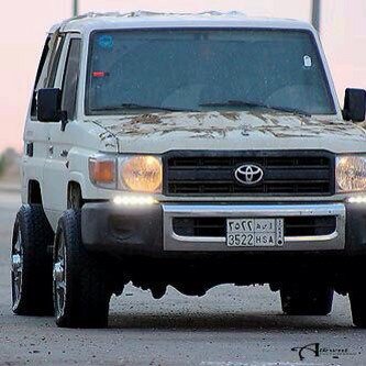 الله على اللي مقدمه تقل مبروم
 شد الوكاله ماببديه هشومي 

ماجيب عند السمكريين مصدوم 
ولاقيل هو مسيوم والا نسومي