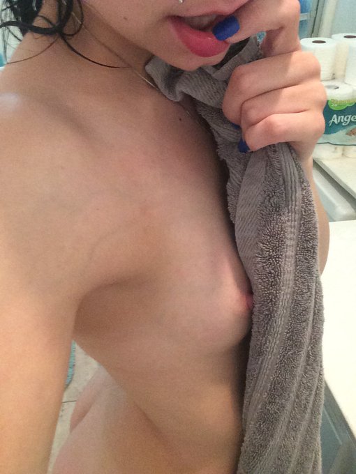 Showers 😘 https://t.co/MQJ7Mi952a