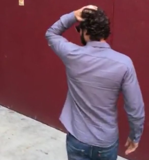 araujosousa_ra's tweet image. Checando su pelito #NoPantene #DeLoco 😁