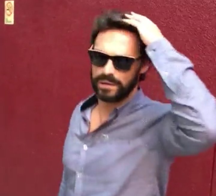 araujosousa_ra's tweet image. Checando su pelito #NoPantene #DeLoco 😁