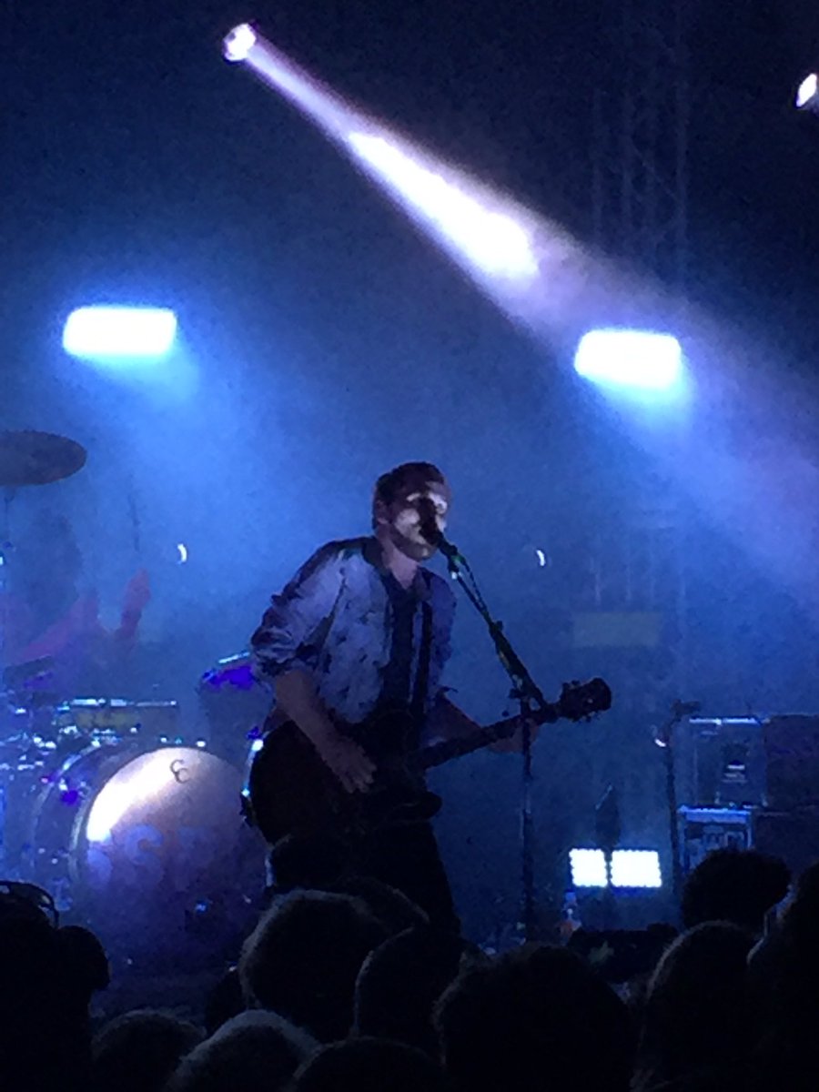 indienetofmusic's tweet photo. #silversunpickups ripping it #atx style. #INoS #stubbs @StubbsAustin #INoSound https://t.co/wqpoZrJLam
