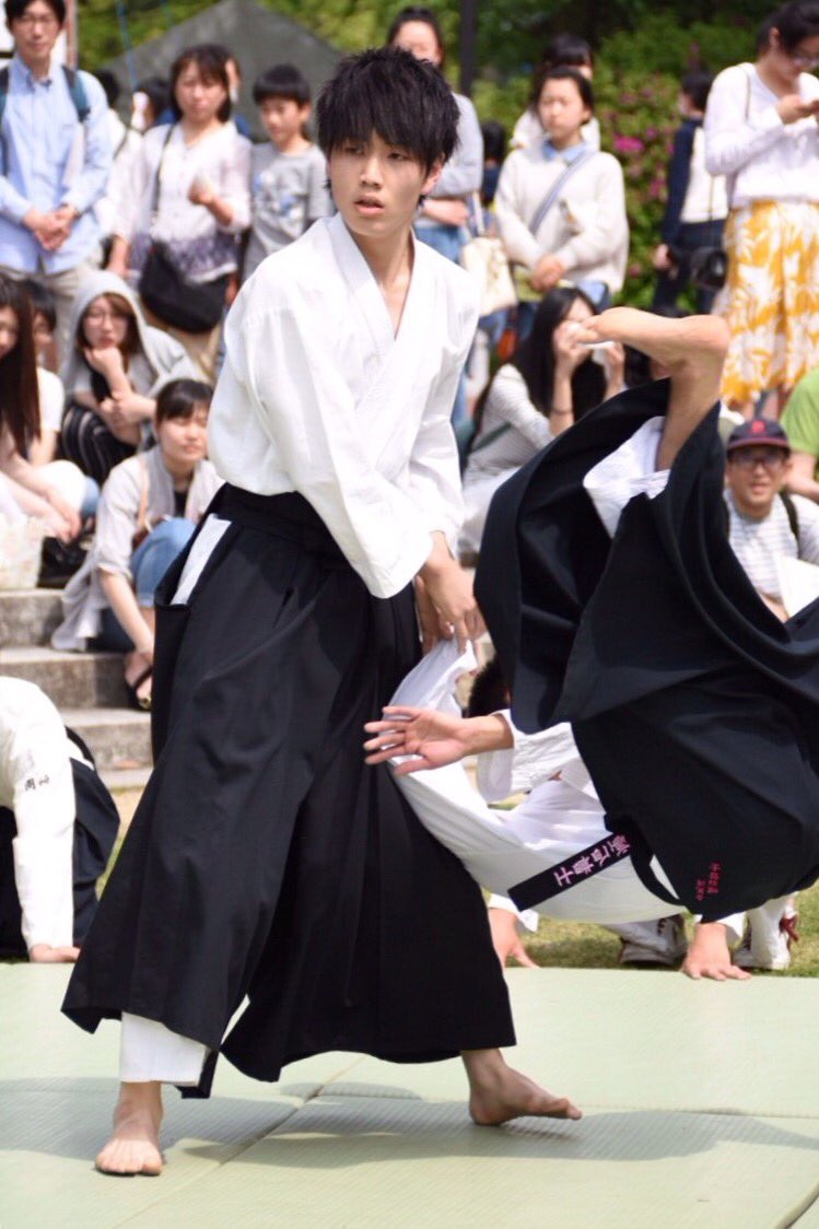 阪大合気道サークル 昨日の演武を見に来てくださった皆様 ありがとうございます この期にちょっとでも合気道に興味を持った方はぜひ体験稽古にお越しください 性別学年 大学 関係なくいつでも誰でも歓迎します ﾃﾞｭｰﾝ ｗｗｗ 三