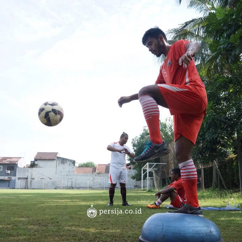 Persija_Jkt's tweet photo. Suasana latihan tim Persija pagi ini jelang laga home perdana #GuePersija https://t.co/ASkiMqqBgk