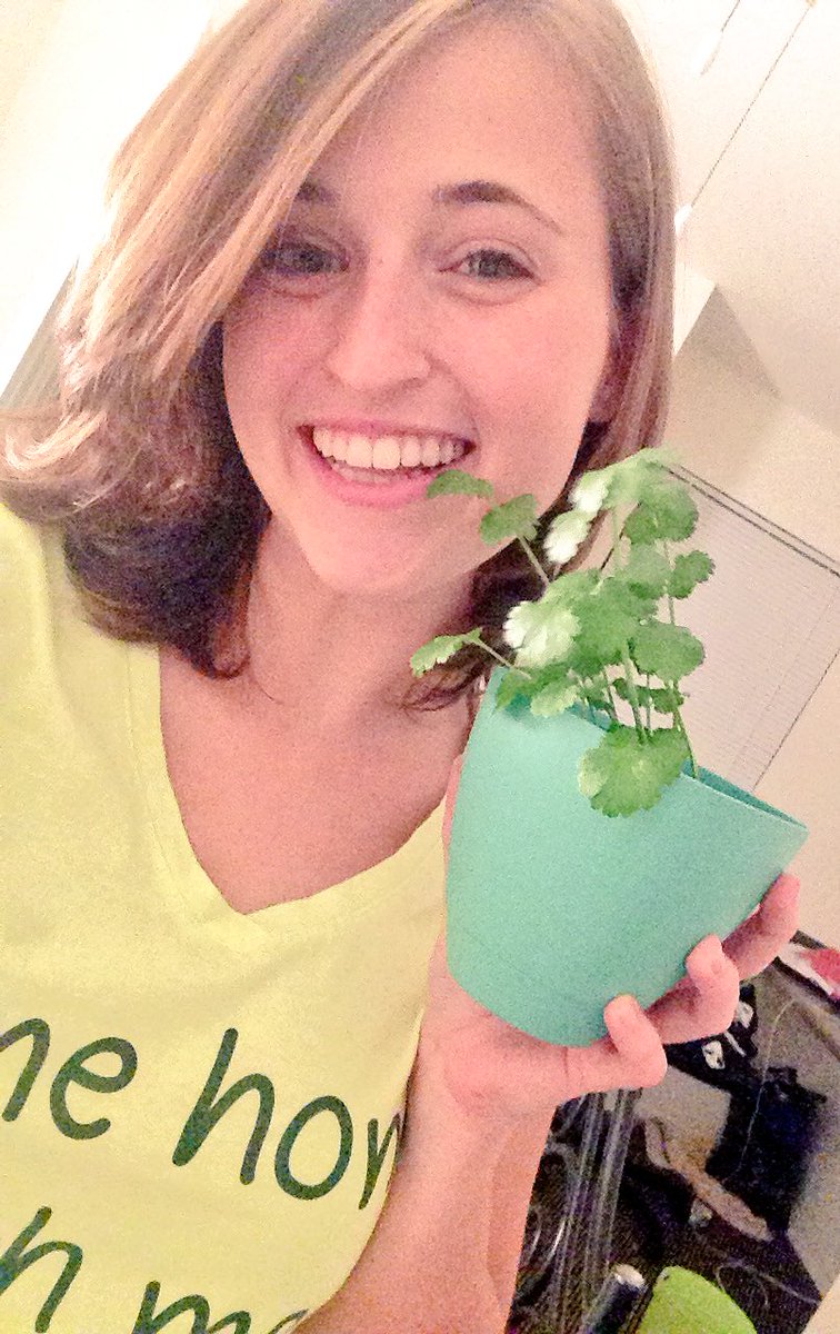 andball135's tweet photo. Me and my beautiful plant life 🌱💕 #USF #BCS2011 https://t.co/EFkW3bvun8