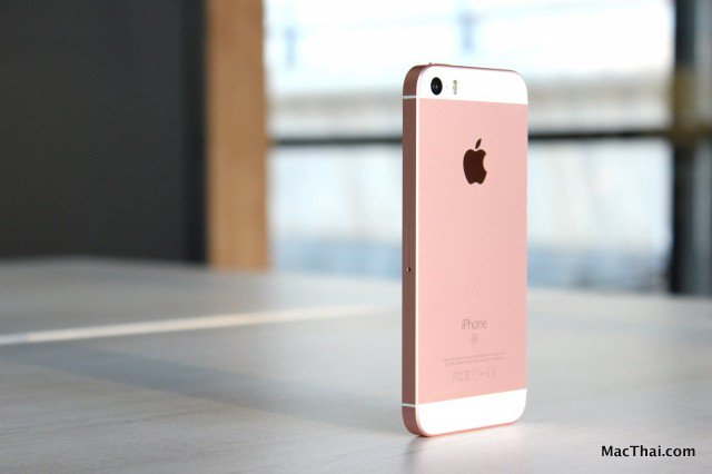khajochi's tweet photo. รีวิว iPhone SE จิ๋วแต่แจ๋ว แรงขั้นสุด กล้องชัดดีงาม ในราคาที่สัมผัสได้ https://t.co/p6OTYuKxt2 https://t.co/Ph96qPMJ2J