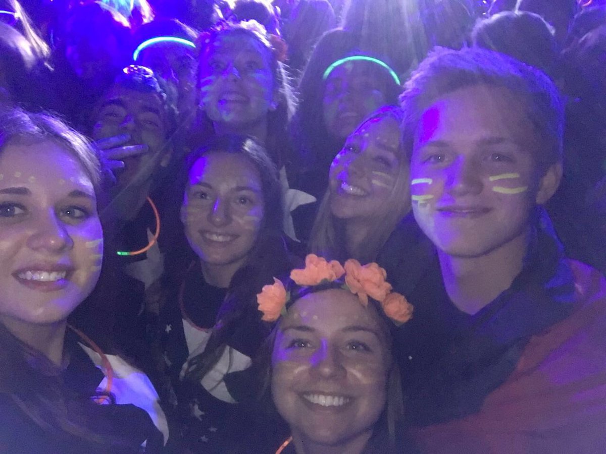 rachelburger7's tweet photo. Great night last night ❤️ #ColorRunChile https://t.co/sXLhvEWll9