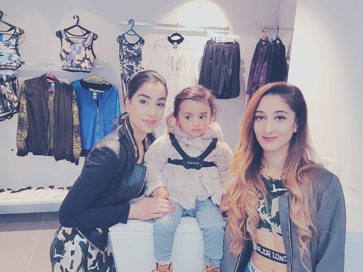 MajorLondon05's tweet image. Our new recruit, start them young! #majorlondon05