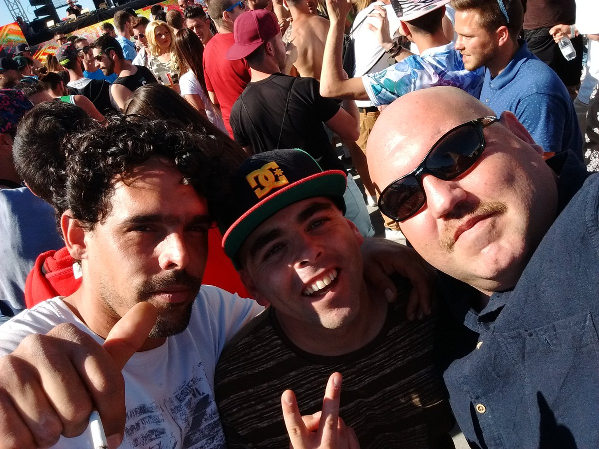 MixterTraxX's tweet photo. #SUNNYDAY2016  en #HuetorVega a sido Increible!!! https://t.co/L8ALLISpFW