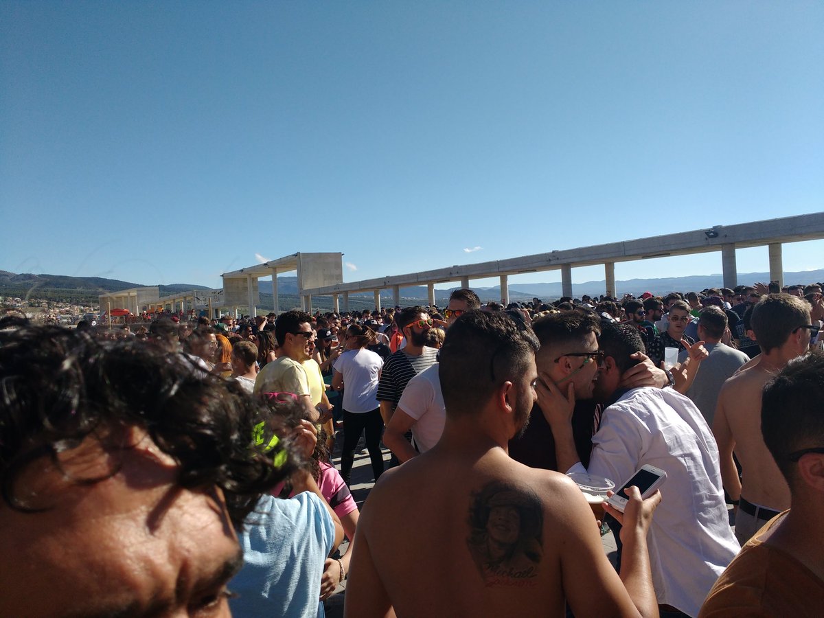 MixterTraxX's tweet photo. #SUNNYDAY2016 TrEmEnDo!!!  ¡/TechNasia !! #HuetorVega https://t.co/mRGx4e7Mcq