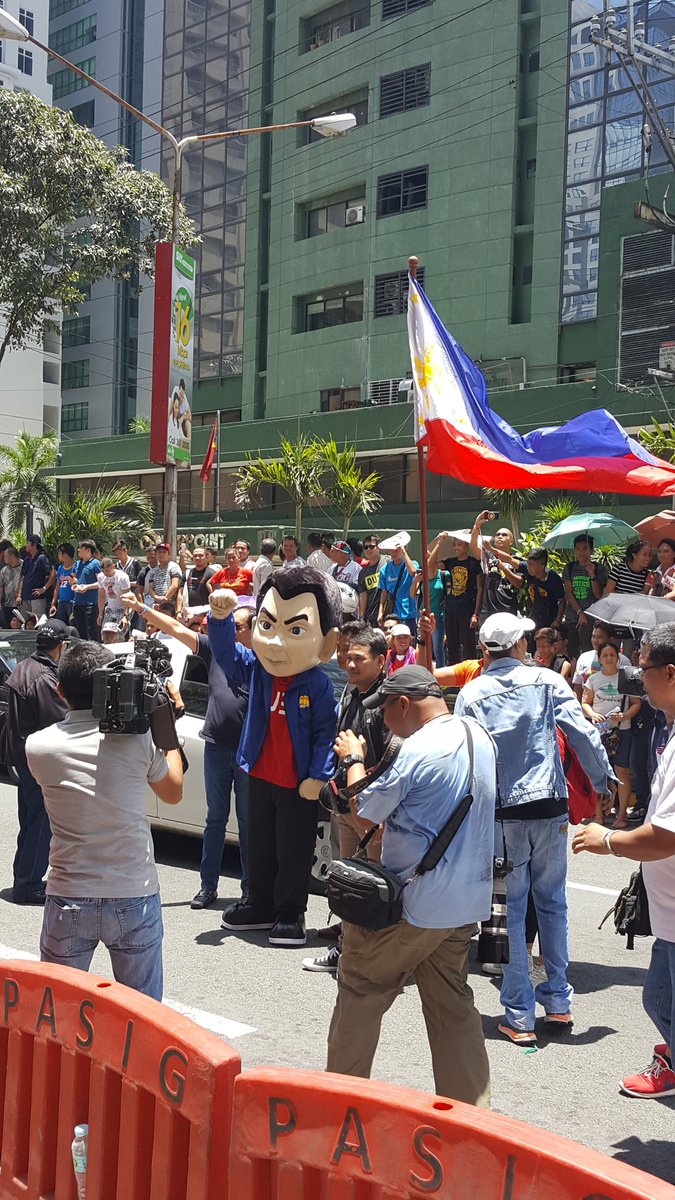 News5 tweet media