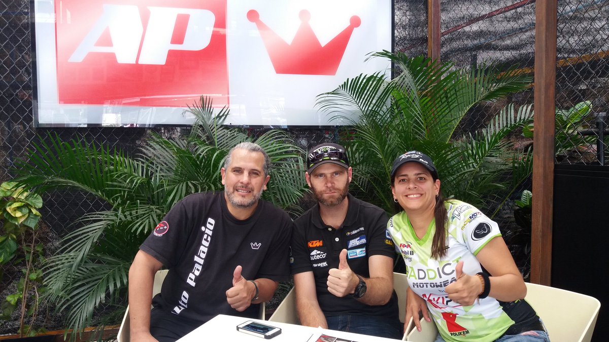 autopalacioap's tweet photo. @avz_65 @mateomk y tata disfrutando de nuestro dia #carwash #ditailing https://t.co/NIcPgVG8tL