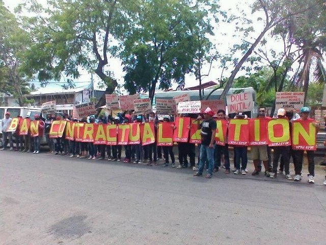 rapplerdotcom's tweet photo. Can Philippine firms thrive without contractualization? https://t.co/2m0tdp0Sqd https://t.co/9dI8ulykr1