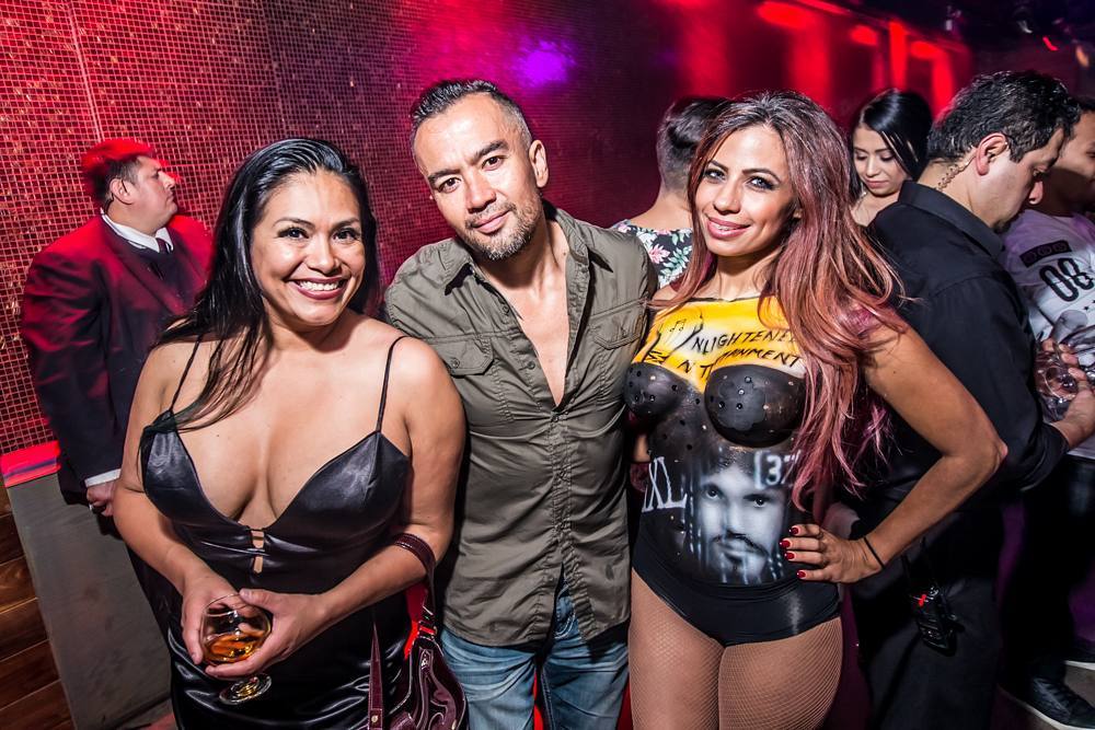 GarberoPhoto's tweet image. Don't know why she was there in #bodypaint but we appreciate that she was! #timechicago #s… ift.tt/1rbo9Fw