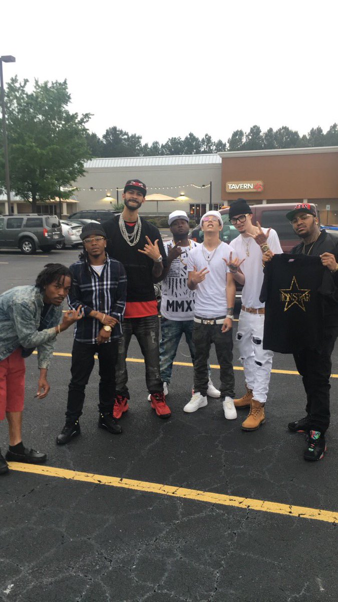 CertifiedDream's tweet photo. Today Was A Good Day w/ Da Squad #NawfSideBankRoll https://t.co/zn2PC6kHUv