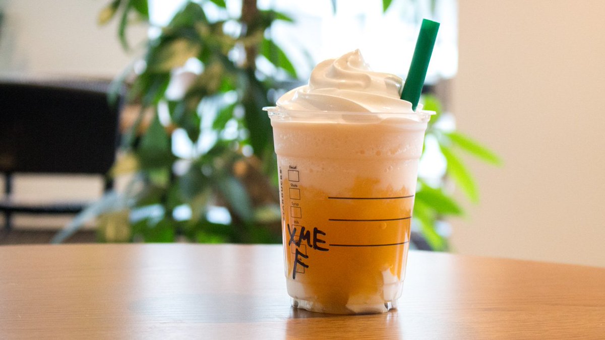 カンタロープ メロン ＆ クリーム フラペチーノ®のメロン果肉ソースを増量(+100円)して、さらに濃厚な甘さを楽しみませんか。口いっぱいに広がる蜜のような甘さを堪能できる1杯に。sbux.jp/1ywPT52