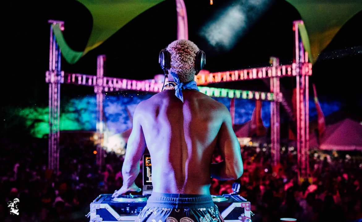 DEEJAYPUFFY's tweet photo. Early Bird tickets sold out in 35 minutes. #PuffofColour https://t.co/HEkWdzbcJx