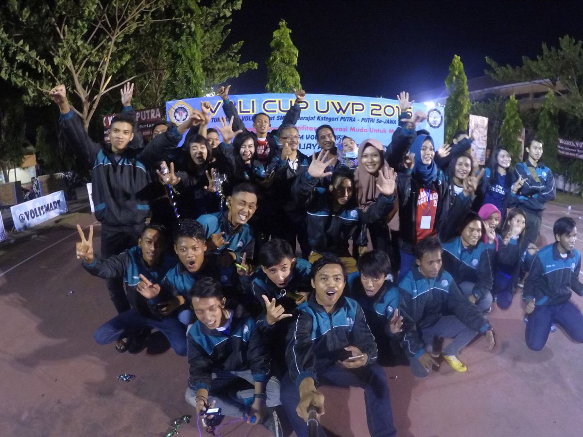 foto bersama dgn bpk Rektor H.budi endarto SH.,M.Hum &amp; Bpk pembina H.Suprayoga,SE.,M.Si <a href="/BEMUWP_Official/">BEM_UWP</a> #volicupuwp