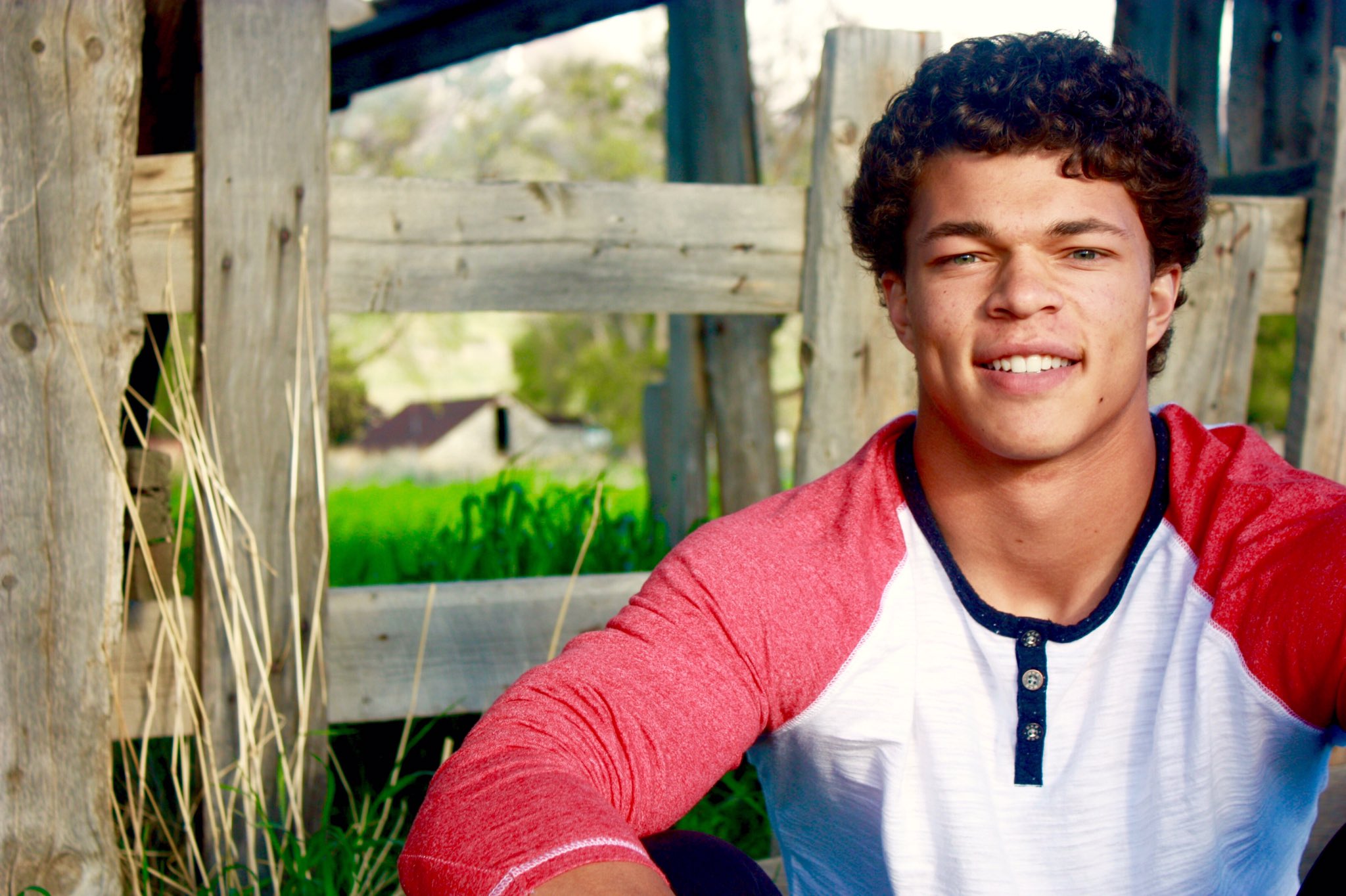 Jaren Hall on Twitter: "Senior pics my dudes. It's been real 🙈🎓…