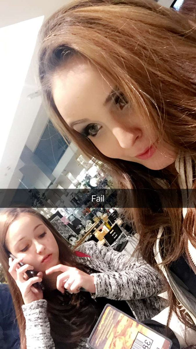 Larissa via snapchat. (larimanoella) 👻