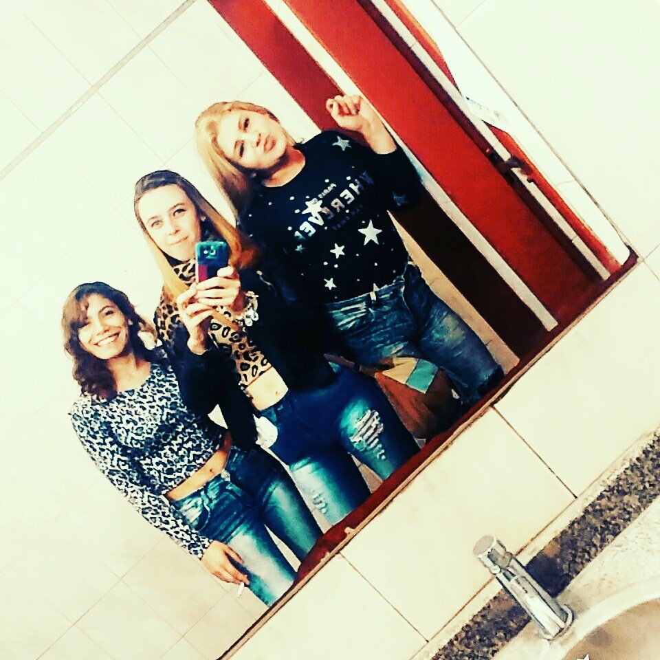 vikibuzzo's tweet image. 