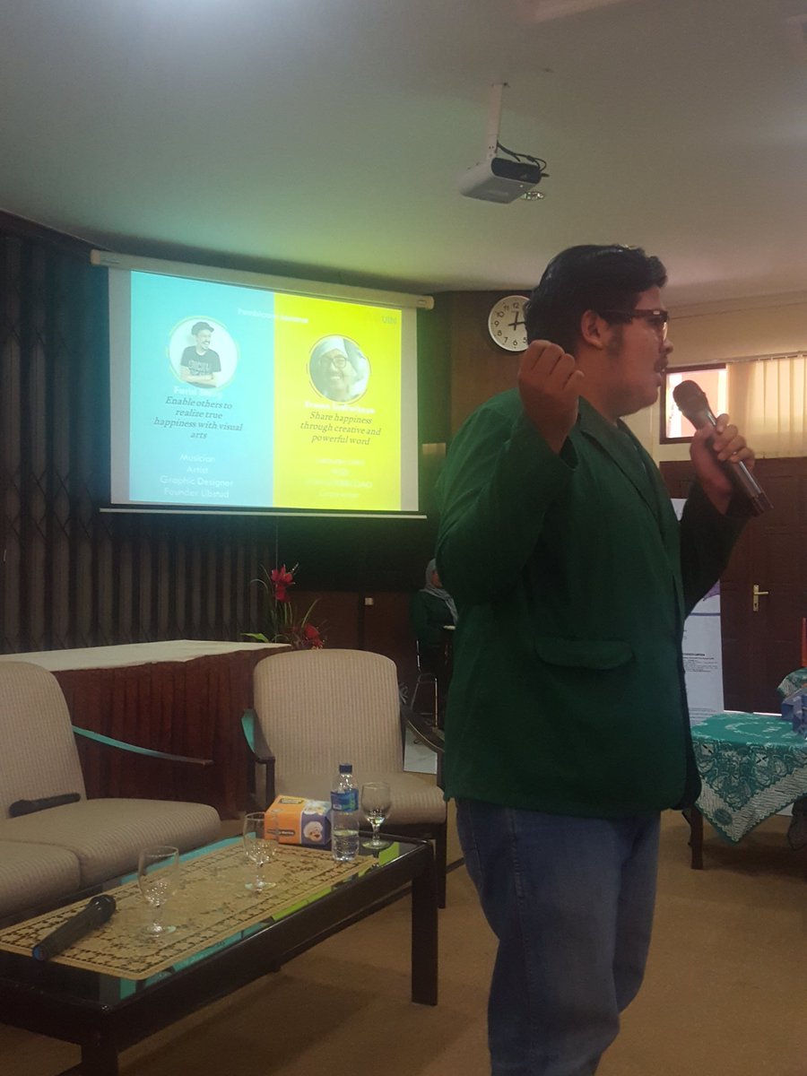 Yuk merapat yuk. Ada teman2 @ADuinjogja di aula FISIP nih 😆