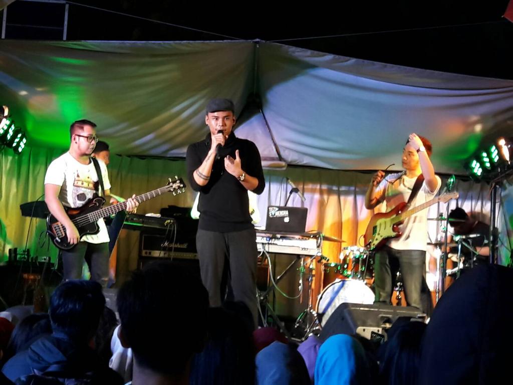 Finally see and heard your voice in live for 2days, meskipun hujan2an di kampoengjazz, tp sayangnya ga dpt foto brg😢