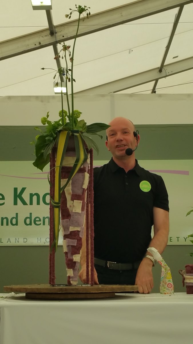 LehnerWolle's tweet photo. my favorite masterpiece made by the great @jpmoseley during the @HarrogateFlower using @LehnerWolle Emotion felt https://t.co/zpNSUJR8pX