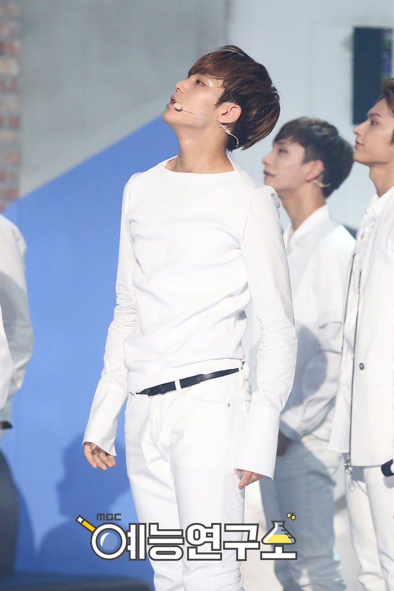 MBC_entertain's tweet photo. 김민규_ ㄴH □占을〃훔쳐간〃당신은〃도둑＿☆
160430 쇼음악중심 #세븐틴 #민규 @pledis_17
https://t.co/hSVOPV9VzI https://t.co/6BuaZccuAu