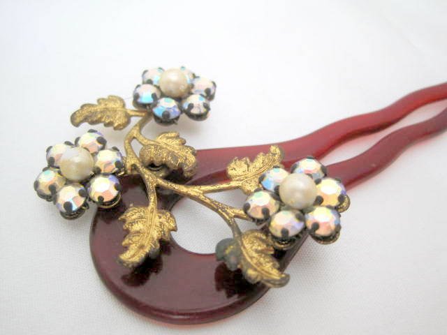 vintagobsession's tweet photo. Rhinestone Lucite Antique Hair Comb https://t.co/h80GyaR36H #Etsy #RhinestoneComb https://t.co/O2SSAxfpF9