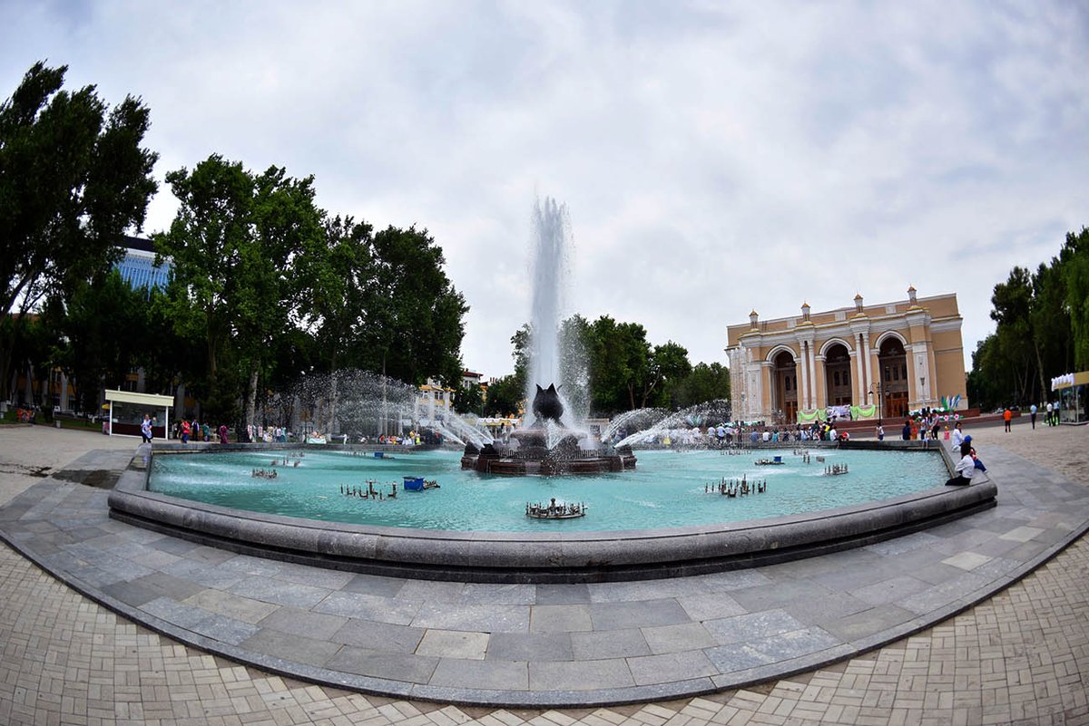 1 мая в стране празднуется День фонтанов. Показываем, как Ташкент отметил весенний праздник. myday.uz/gallery/1203?p…