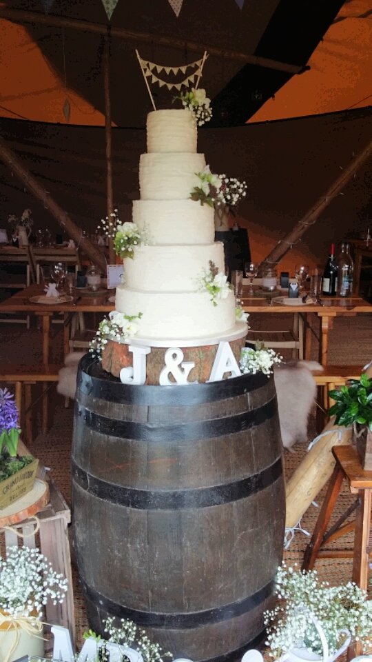 cakesandrealee's tweet photo. A Stunning Tipi wedding for a wonderful couple 💗 #weddingcake #tipiwedding #cakesbyandrealee #vintagewedding https://t.co/zwDVcfmUD3