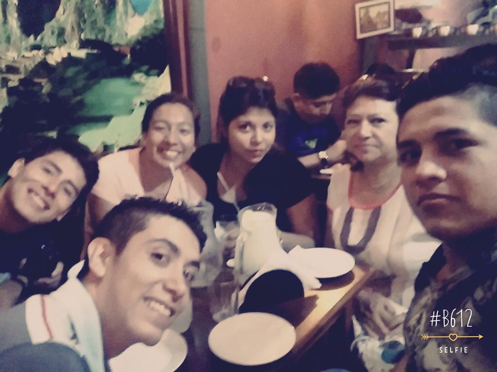 kerlorenkey's tweet photo. #FelizDiaDelTrabajador #lab_OXO #villa_de_ensueño 🎉🍻🎉😉😁 https://t.co/JJOGSo48aC