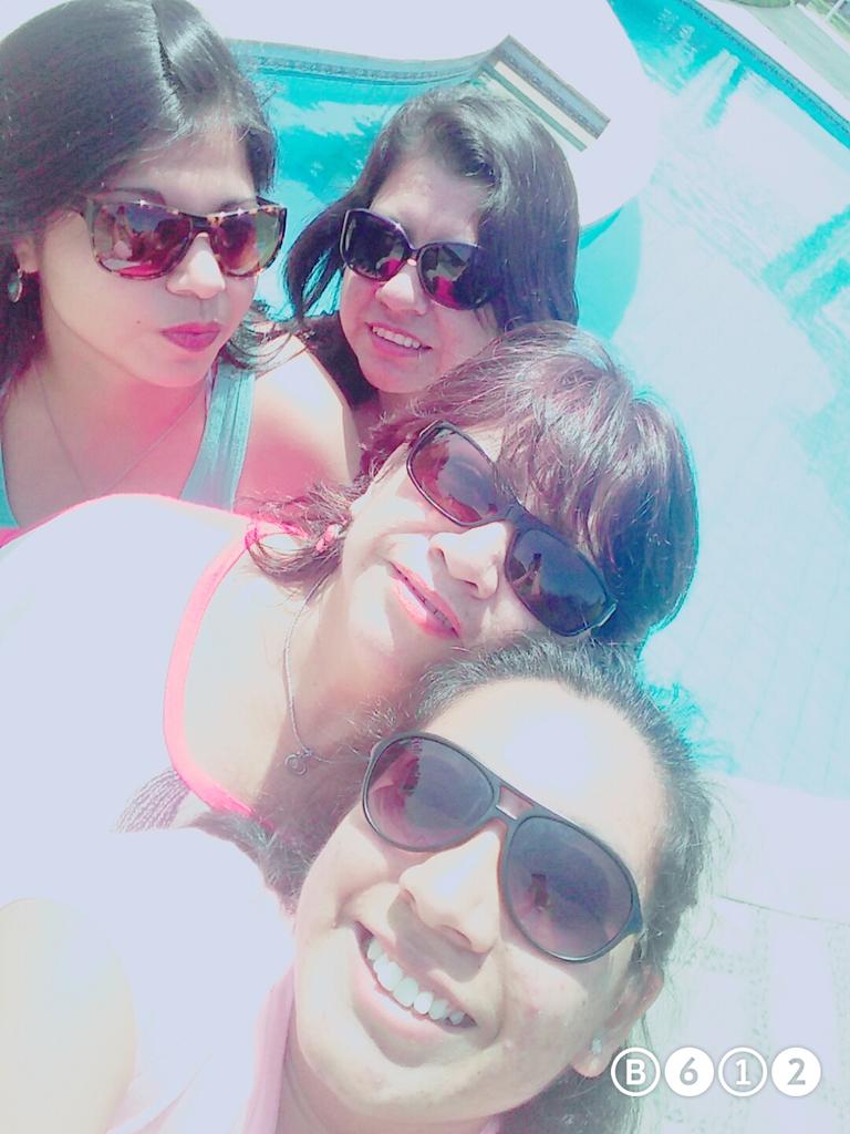 kerlorenkey's tweet photo. #FelizDiaDelTrabajador #lab_OXO #villa_de_ensueño 🎉🍻🎉😉😁 https://t.co/JJOGSo48aC