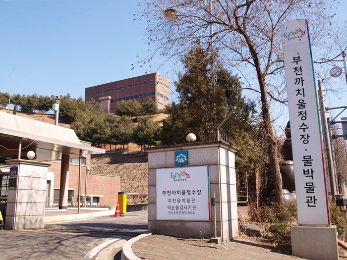 "수돗물,그냥 마실 수 없다" No!부천시 수돗물은 다름!
부천시 수돗물,아이부터 어른까지 안심하고 마셔요!
[안심하고 마실 수 있는 부천시 수돗물]
-집에서 먹는 수돗물도 깨끗
-공원.체육시설 수돗물도 안전