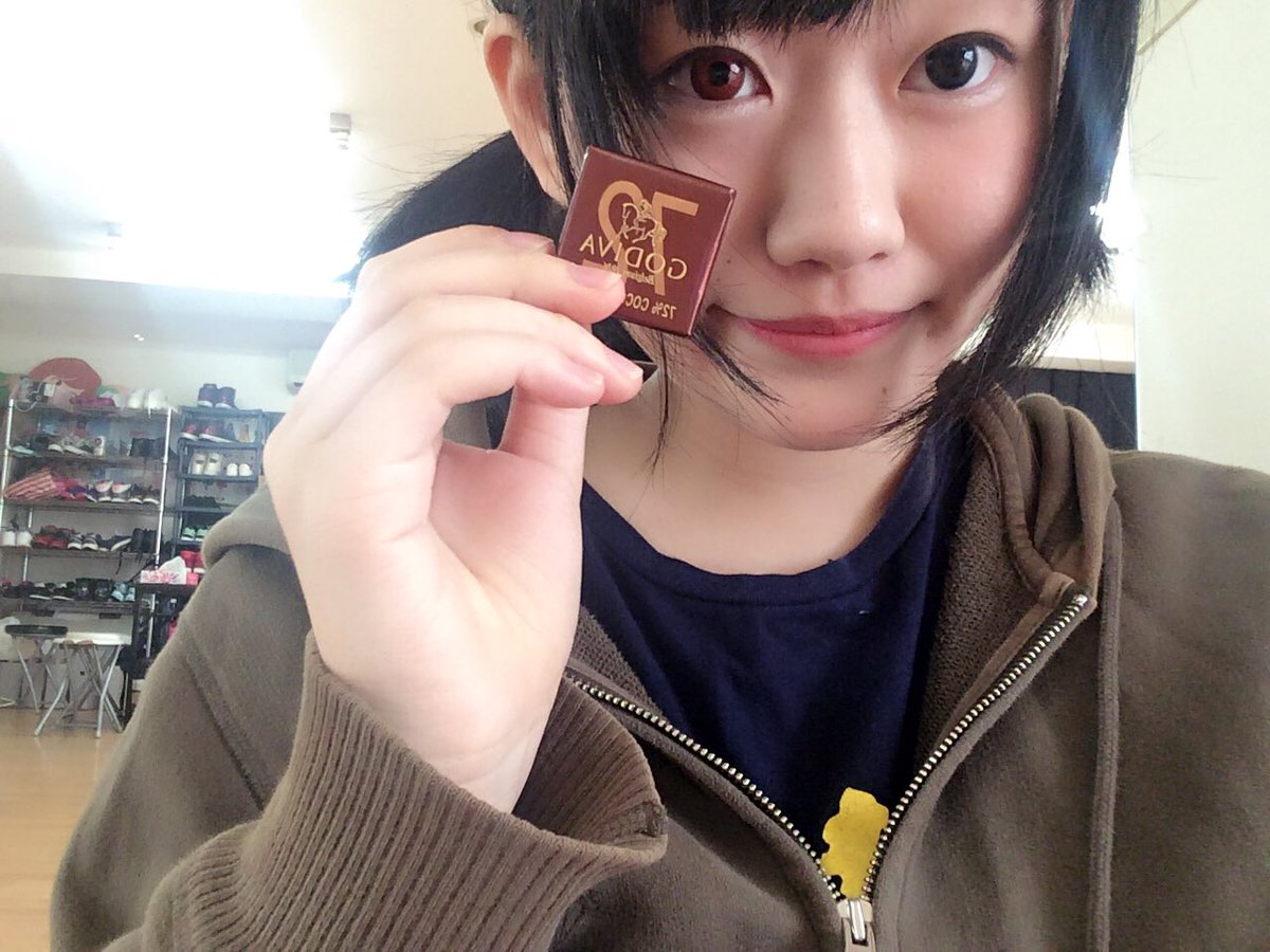 fresh_usagi's tweet photo. 個撮していただいてました(*˘︶˘*)
そして事務所にもどったらさいちゃんがいてちょこくれました…！
とりあえず元気そうで一安心ですね(,,･ω･,,) https://t.co/2iagYXwf2b