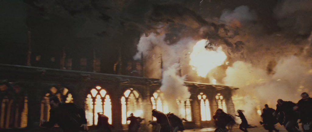 HogwartsIt's tweet photo. The battle began at midnight and ended in the early morning. Over 50 students were killed. #18YearsBattleOfHogwarts https://t.co/Cu4KQilXho