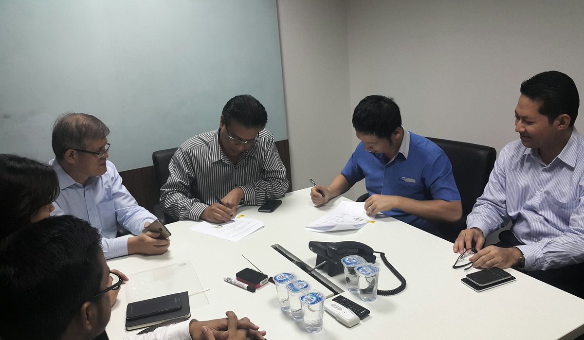 kyatmaja's tweet photo. #MOU Lookman Djaja dan PT Lintas Marga Sedaya (Tol #Cipali) oleh #Presdir Datuk Mohd Zulastri dan jajaran https://t.co/wb1l17ZUAN