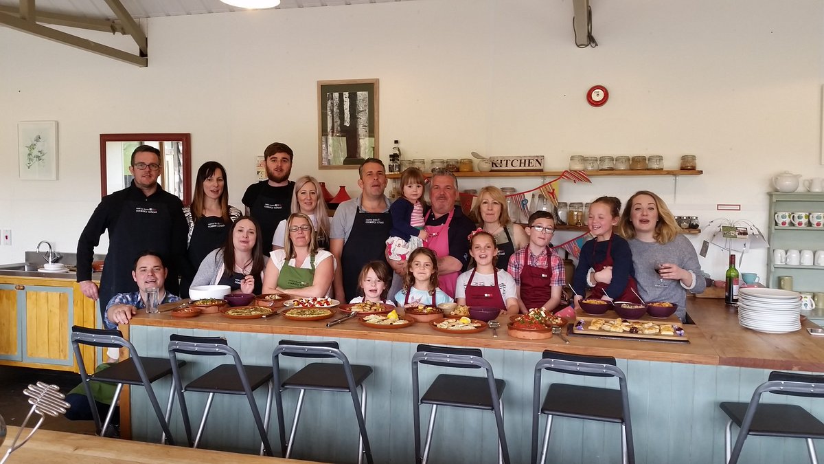 Yvettecooks4all's tweet photo. @DeanWyeGroups Family &amp; hen party groups choosing to do cookery as an activity. Fun, creative and yum😆 #deanwye https://t.co/KG0ol07rkB