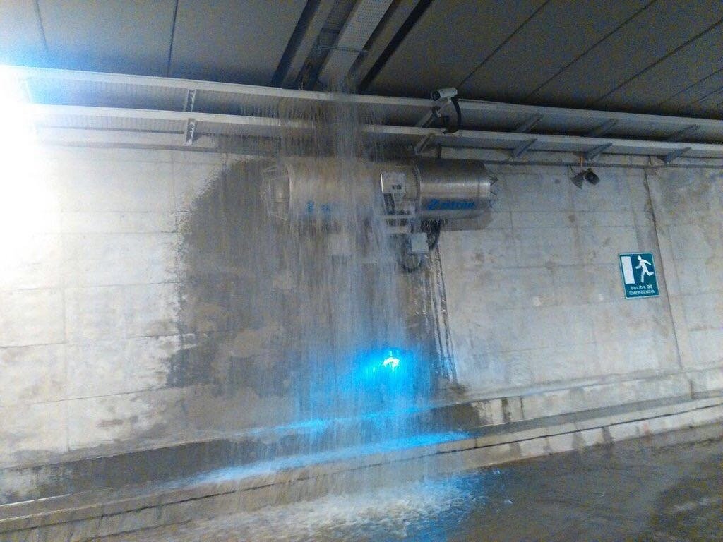 cnccartagena's tweet photo. FILTRACIONES A ESTA HORA EN EL TÚNEL DE CRESPO, A POCOS DÍAS DE SU INAUGURACIÓN CON PRESIDENTE A BORDO. https://t.co/xD1cCfQpvs
