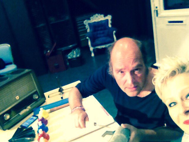Sofiekrom's tweet photo. 'Welkom bij radio Luistervinkje.' #repetitie #KijkeenHoorspel @StichtingC @markantuden https://t.co/B5P5tVLdYy