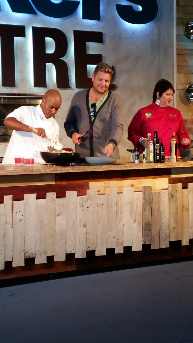 gabiweck's tweet photo. Learning how to marinade ribeye steak and serve up with hallumi cheese by master @flavourza #checkerscheesefestival https://t.co/5ZnpitoC0P