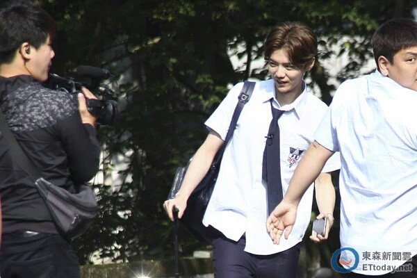 silveroceanMY's tweet photo. 160502 ETtoday update with #LuHan #LuHanGoToSchool https://t.co/WIpedgwCSL