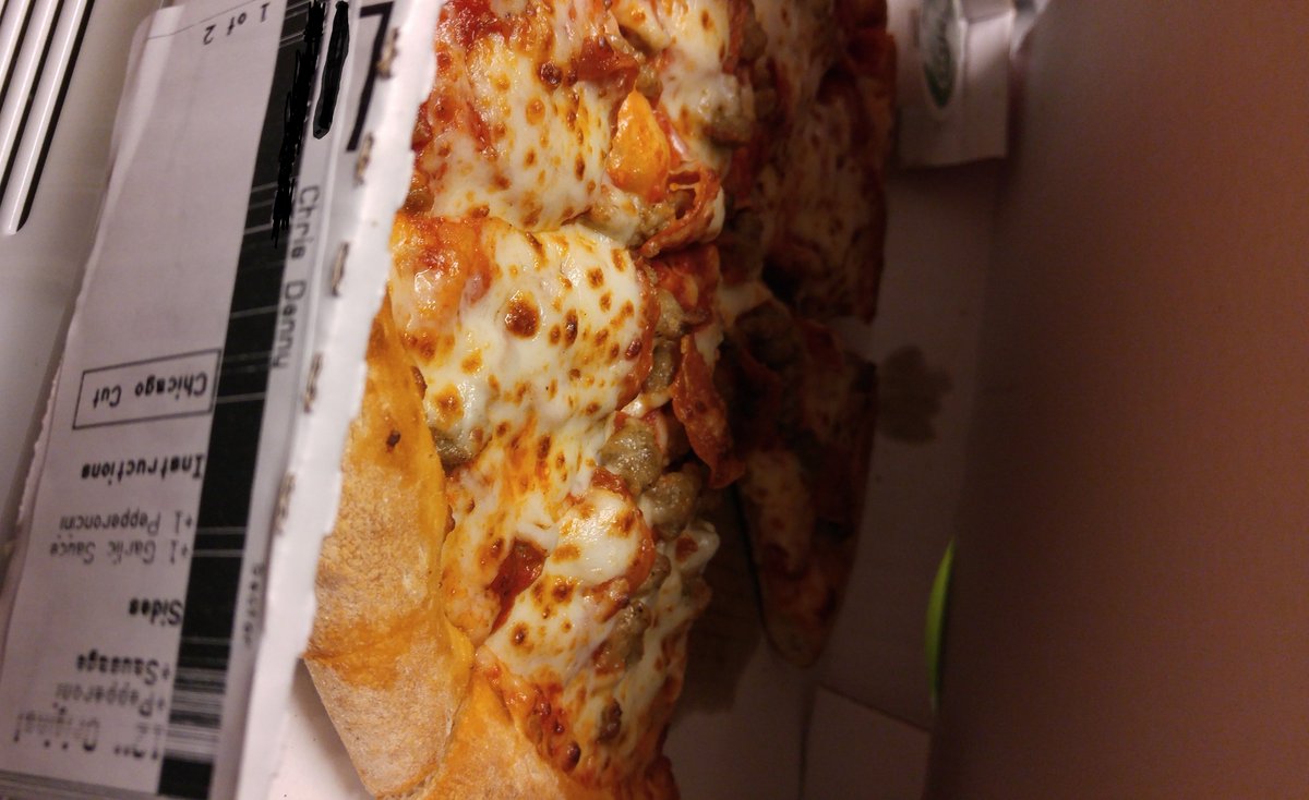 ChrisMDenny's tweet image. @PapaJohns Why offer the Square Cut (Chicago Cut) option if you&apos;re not going to slice it that way?
#FrustratedAtHome