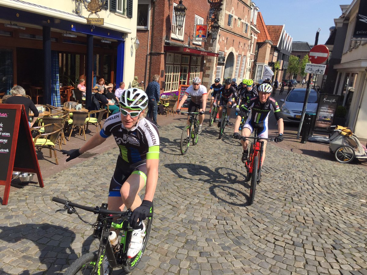 villavelotwente's tweet photo. De nieuwe Scalpel-Si. Vandaag en morgen gepresenteerd voor de Benelux dealers vanaf VillaVélo #primeur #trots https://t.co/9tHQAiBLZU