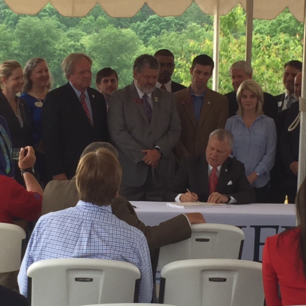 TCSG's tweet photo. #GovDeal signs state budget including funding for #LanierTech new campus @Hall Cty. https://t.co/tFETp2HY4S