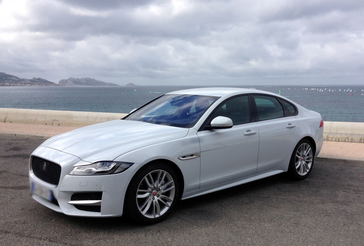 laprovence's tweet photo. Test #auto : Jaguar XF, un sacré coup de griffe ! https://t.co/MgbQbtf8pV @JaguarFrance #Automoble https://t.co/sTuNbXiSif