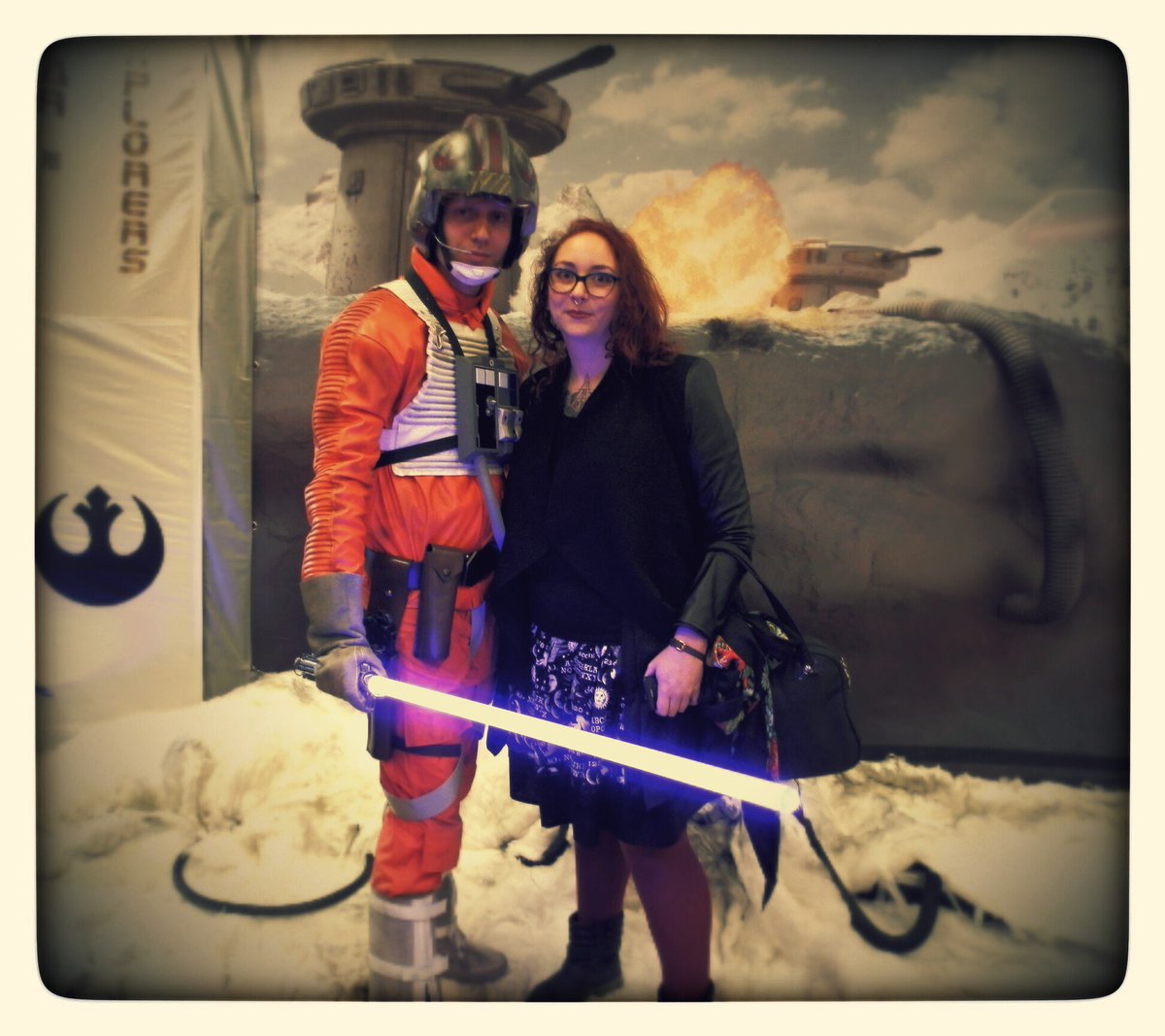 _Neerune's tweet photo. Hier @GenStarWars des décors sympas, une jolie ambiance!
#GenSW2016 
#StarWars https://t.co/yT95V5jW0s