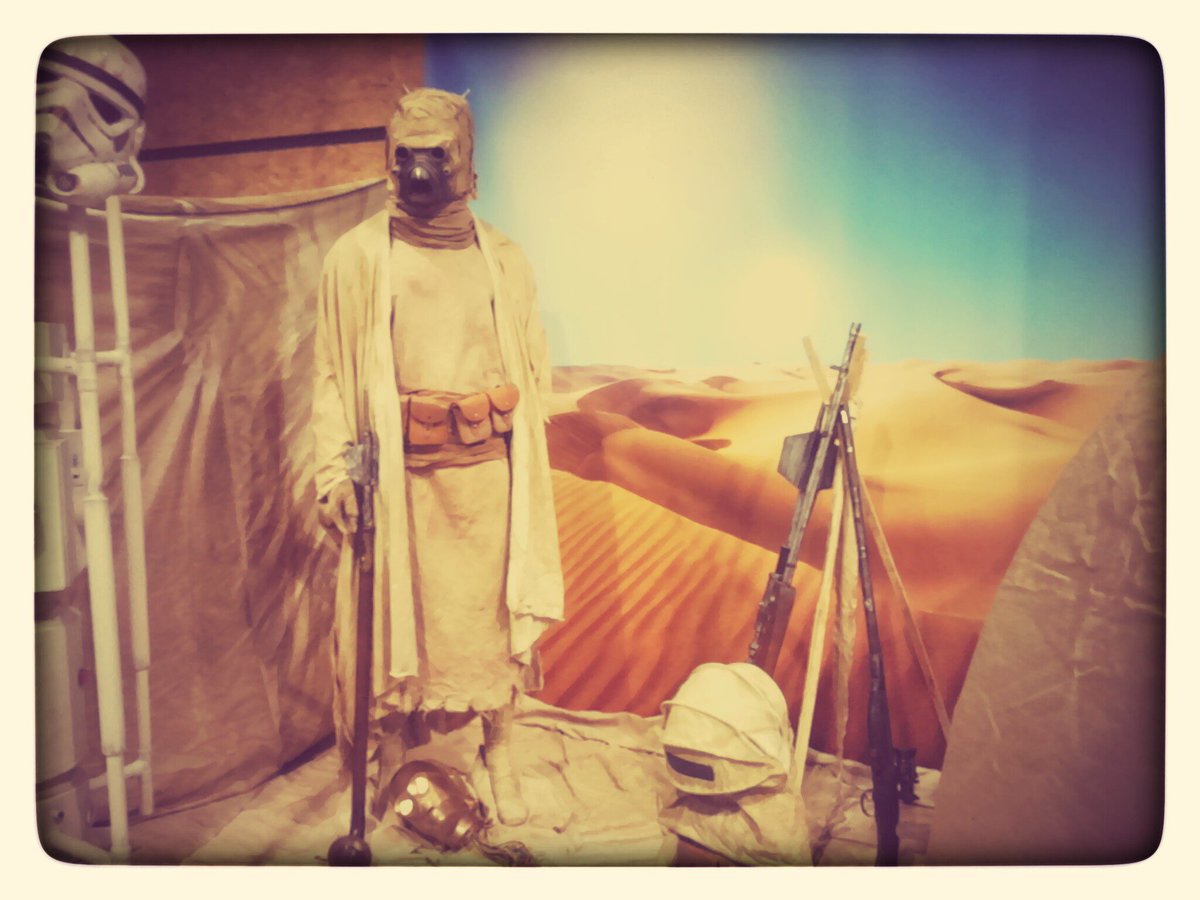_Neerune's tweet photo. Hier @GenStarWars des décors sympas, une jolie ambiance!
#GenSW2016 
#StarWars https://t.co/yT95V5jW0s