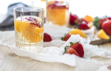 Tanz in den Mai - mit Erdbeer-Bowle und der Perfect Serve Collection by Stephan Hinz nummerfuenfzehn.com/tanz-in-den-ma…